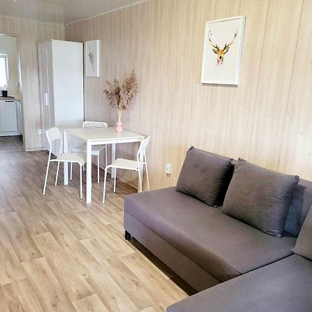 Domek Nad Jeziorem Przy Lini Brzegowej Gorowychy, Pomorze Exterior foto